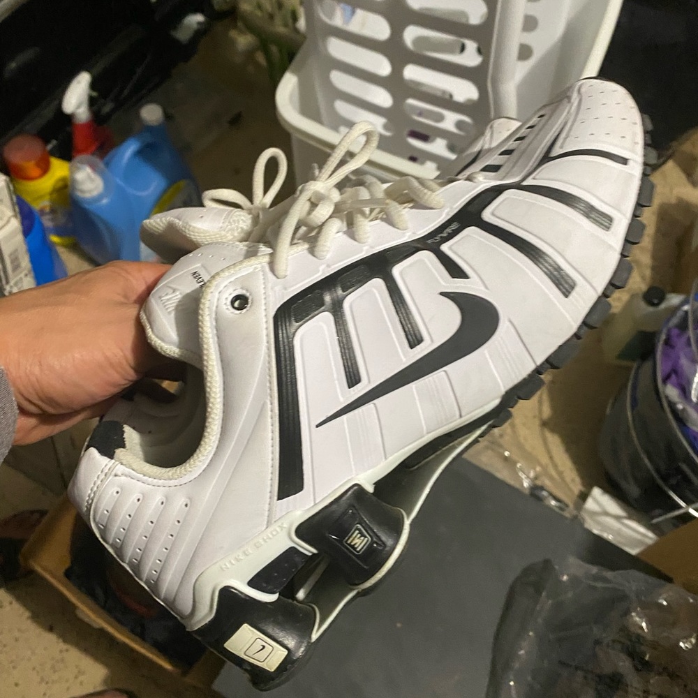 Nike Shox!! Size 9